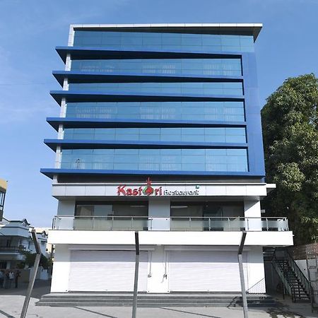 Hotel Sach Regency Ānand Eksteriør billede