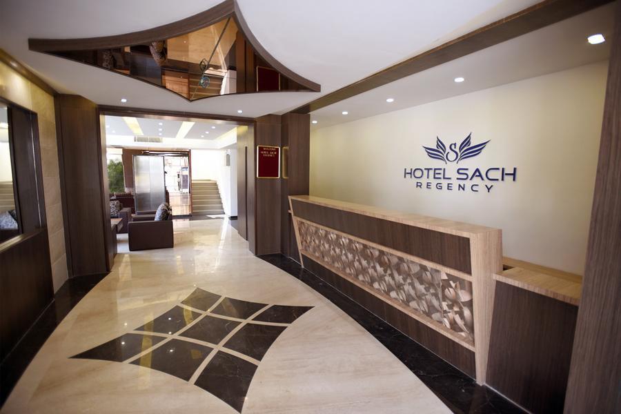 Hotel Sach Regency Ānand Eksteriør billede